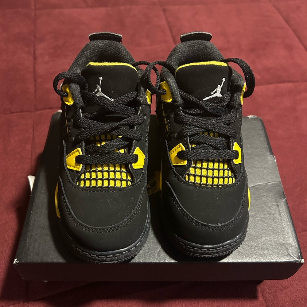 EUC Jordan Kids Air Jordan 4 "Thunder" sneakers/ Size 7C - Black and Yellow